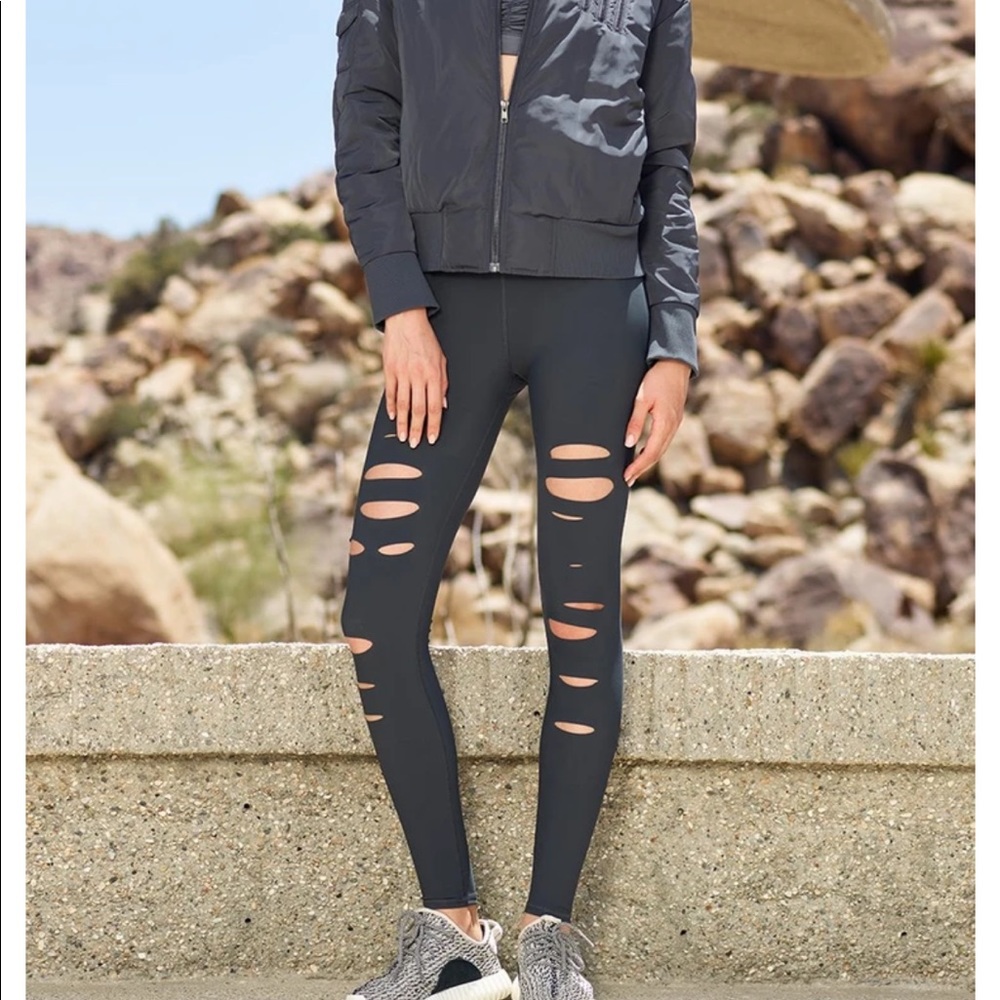 Like new Alo ripped warrior leggings